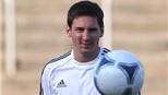 HLV Sabella lại lên tiếng bảo vệ Messi